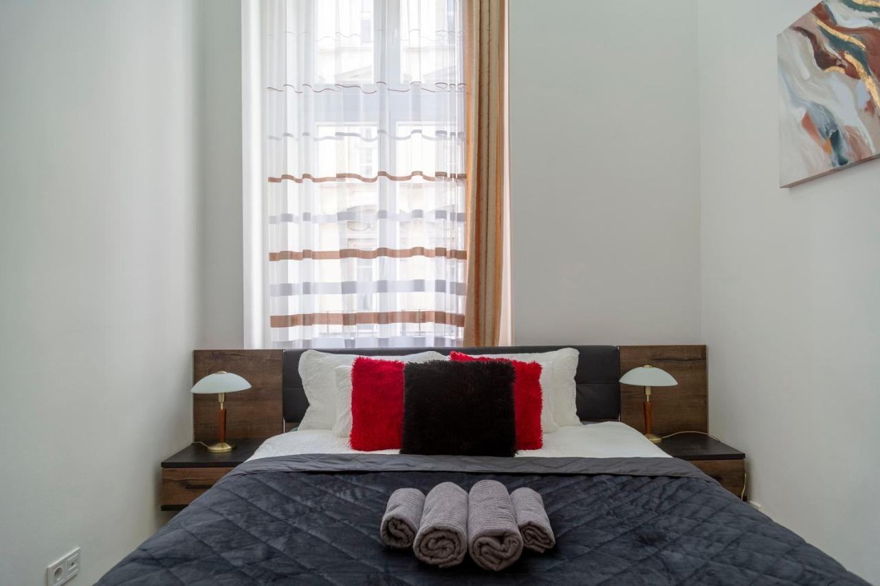 Exclusive Marilyn Apartment In The Heart Of Boedapest Buitenkant foto